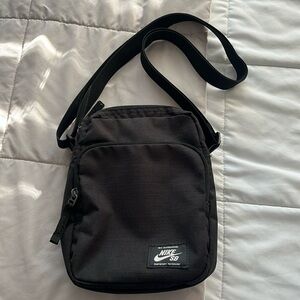 Nike SB crossbody